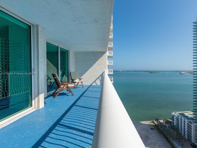 Building Photo - 1200 Brickell Bay Dr