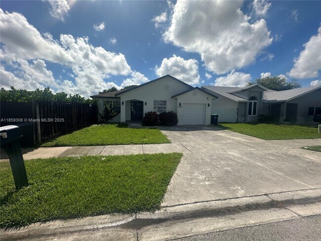 Building Photo - 17990 SW 135th Ave