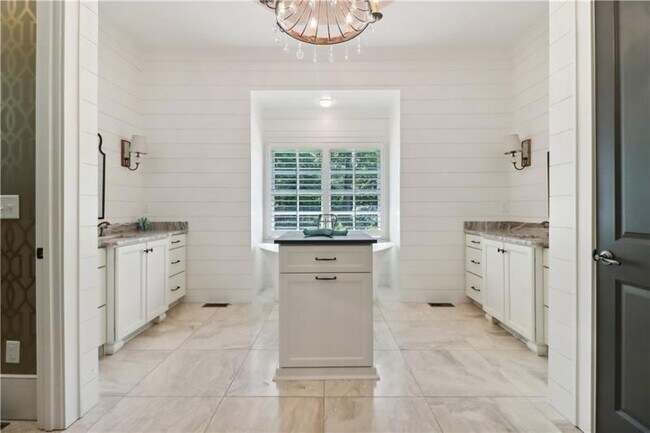 Building Photo - 211 Mount Vernon Hwy