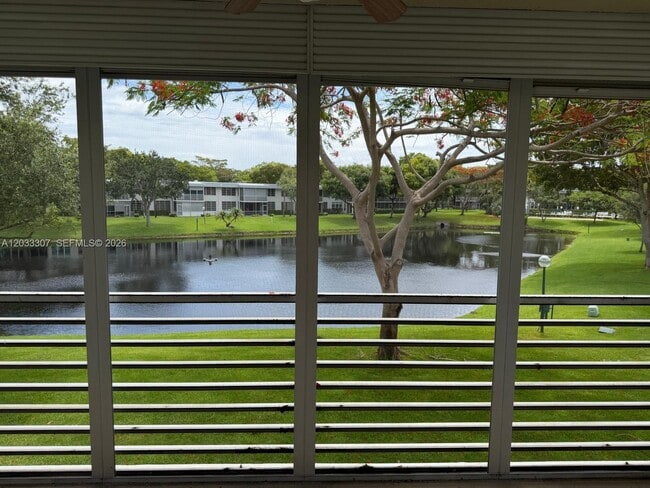 Building Photo - 4261 W Palm Aire Dr