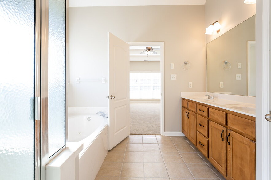 Building Photo - 6069 Asbury Pl