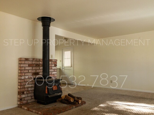 Building Photo - 2 Bedroom 1 Bath Home in Twain Harte!