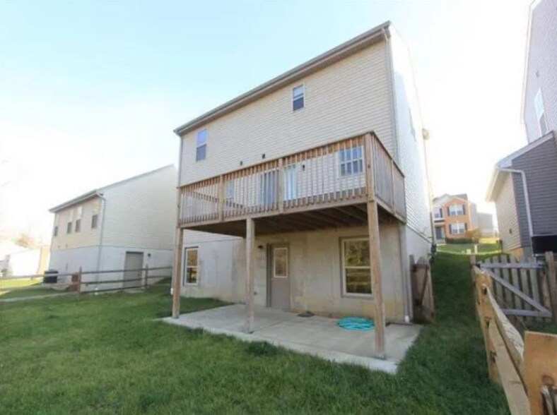 Building Photo - 983 Bandanna Dr