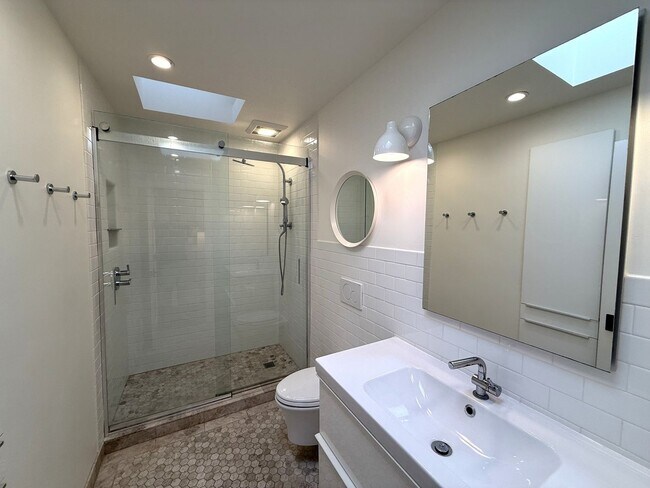 Building Photo - STUNNING THREE BEDROOM PLUS OFFICE MARINER GREEN CONDO WITH GREAT OUTDOOR SPACE