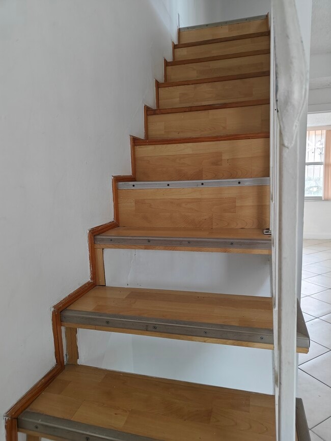 Stairs - 4156 W 10th Ln
