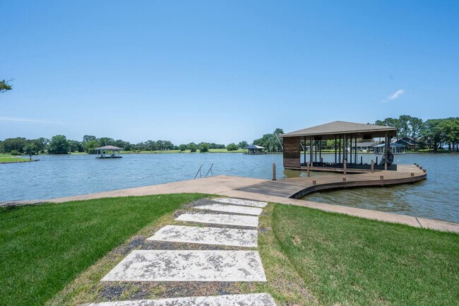 Building Photo - 1012 Chestnut Dr