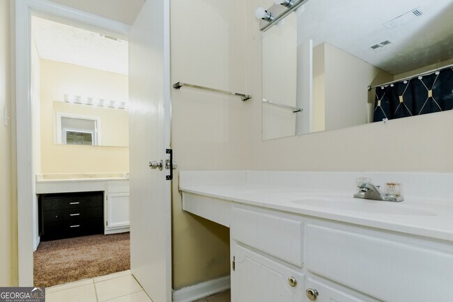 Building Photo - 8564 Creekwood Way