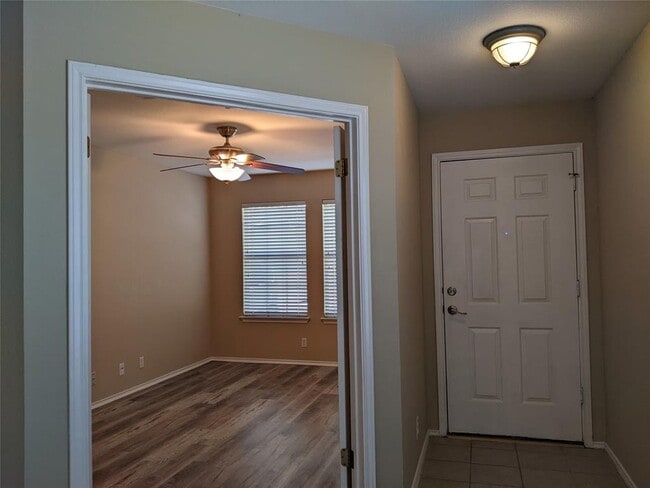 Building Photo - 302 McCarthur Dr