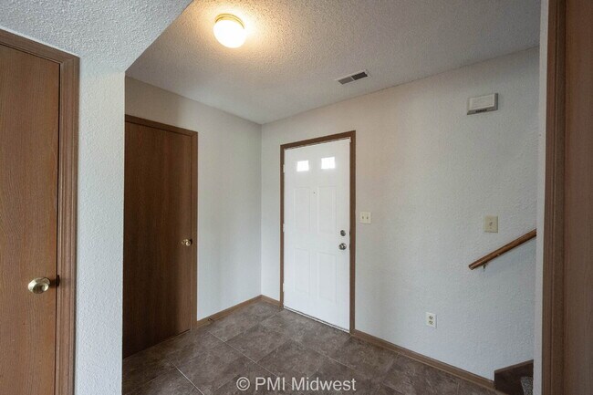 Building Photo - Charming 3-Bedroom, 2.5 Baths - Lawrence Township