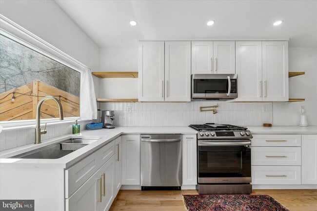 Building Photo - 2565 Tulip St