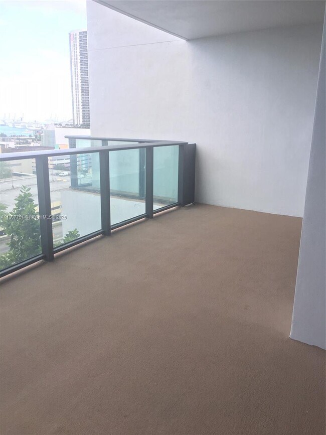 Building Photo - 1600 NE 1st Ct