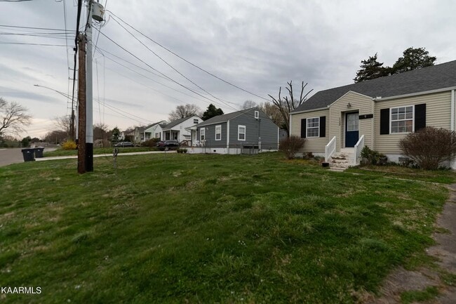 Building Photo - Updated North Knoxville Gem | Massive Fenced Yard & Prime Location!