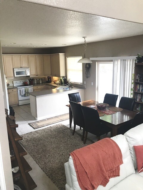 Building Photo - 4 bedroom home in Longmont