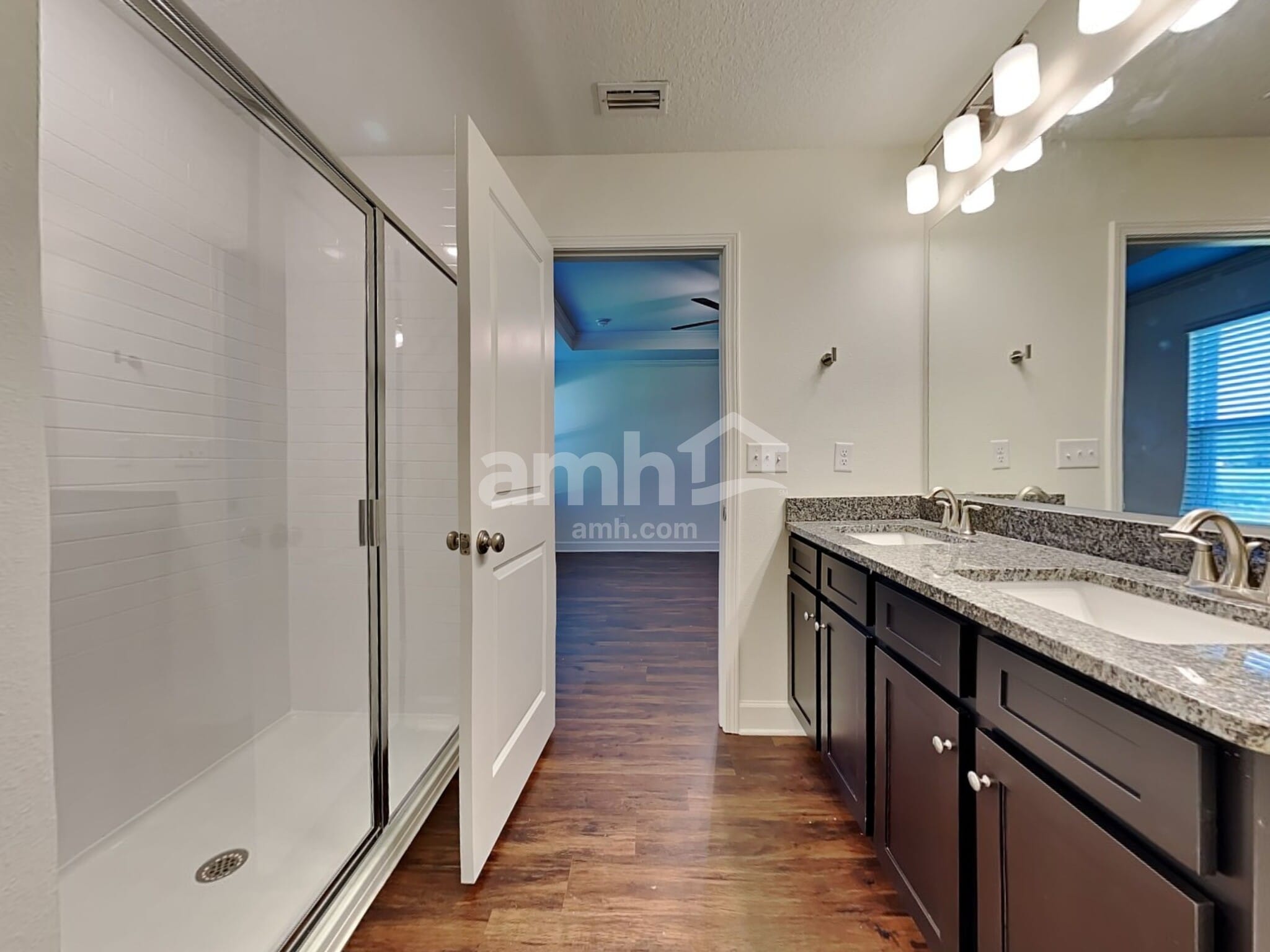 Building Photo - 998 Tan Tara Trl