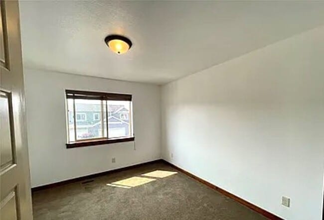 Building Photo - Beautiful 3 bedroom 2 1/2 bath townhouse in 4 Corners! Fenced backyard!