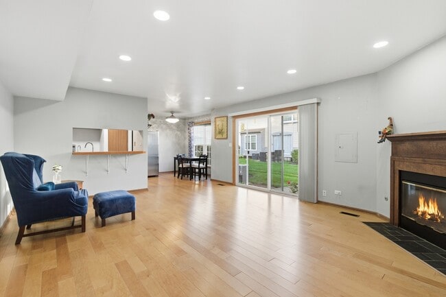 Building Photo - 1297 Woodlake Dr