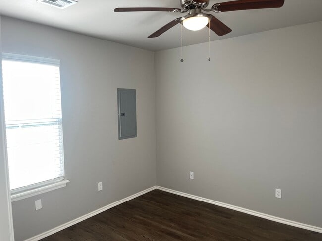 Building Photo - 55+ Community! 2 bedrooms, 2 full bathrooms, stainless appliances, quiet safe community for ages ...