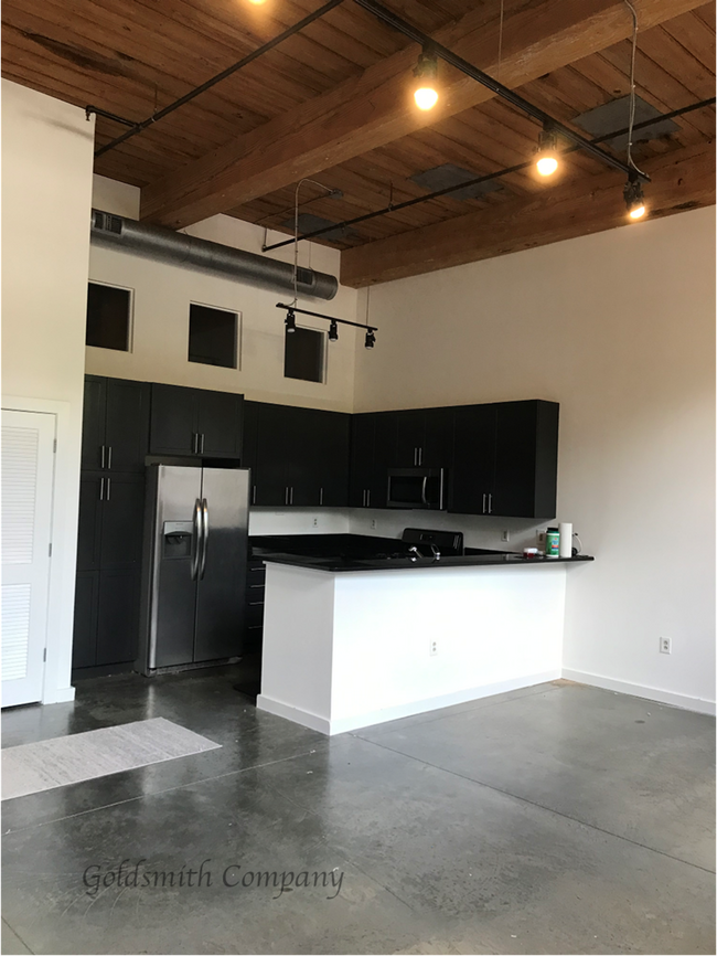 Building Photo - Spacious 1-Bed Condo in Downtown Greenville"