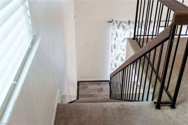 Building Photo - 1545 Lakeport Ct