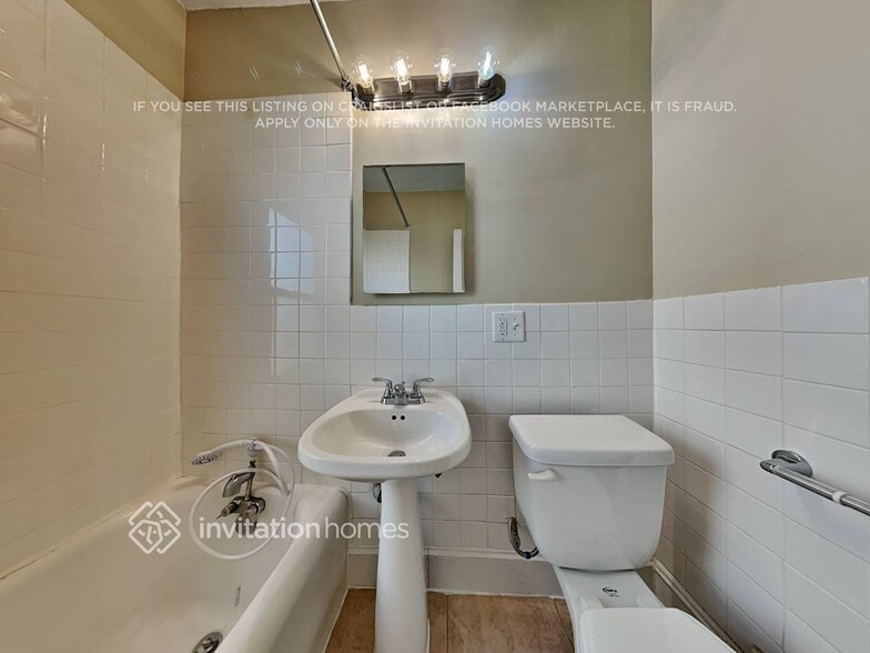 Building Photo - 3840 44th Ave S