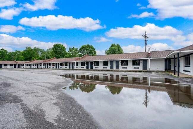 Building Photo - 905 Providence Blvd