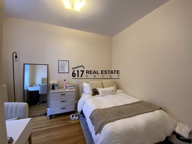 Building Photo - 16 Fuller St