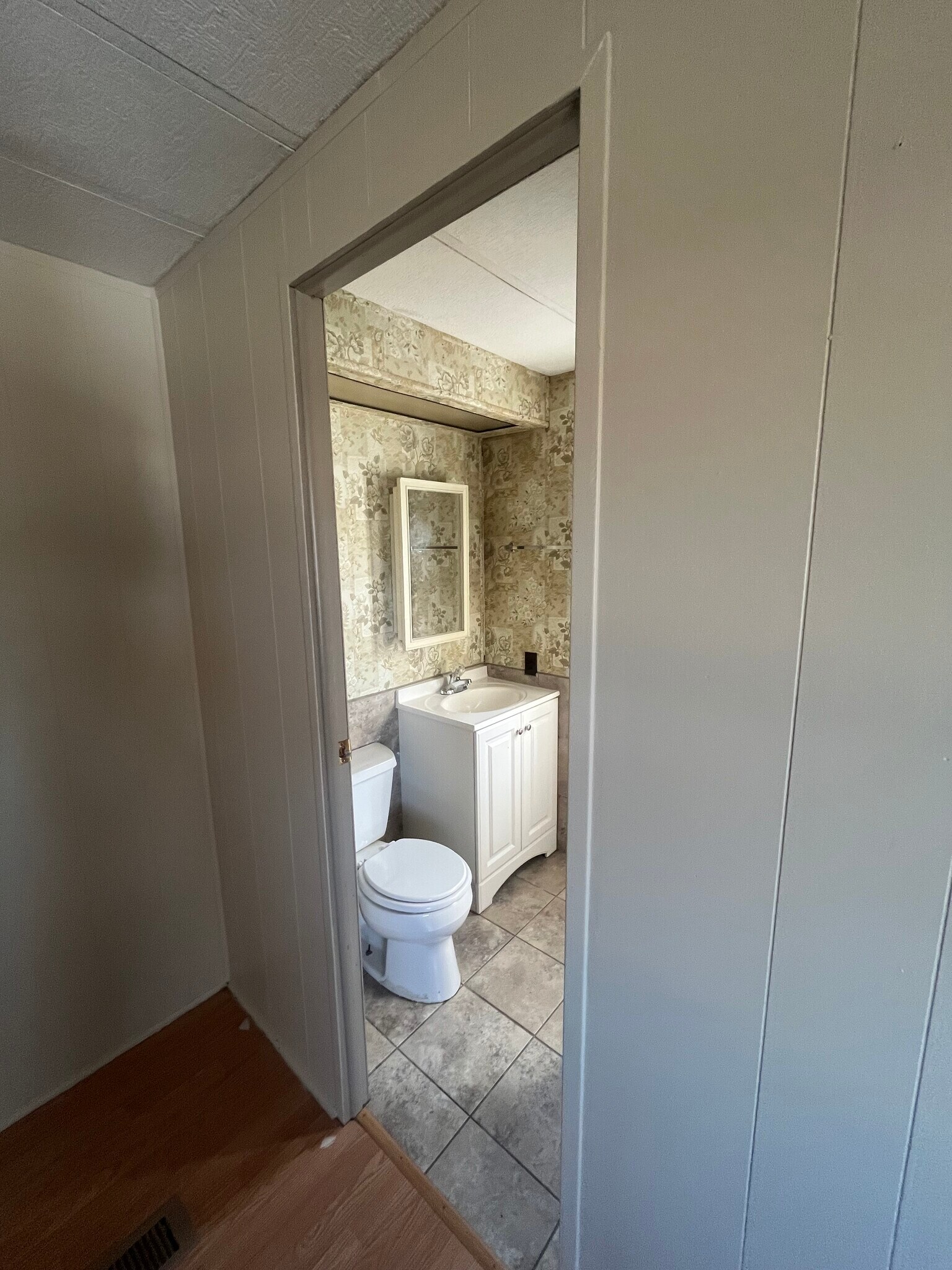 Building Photo - 2417 2nd St S