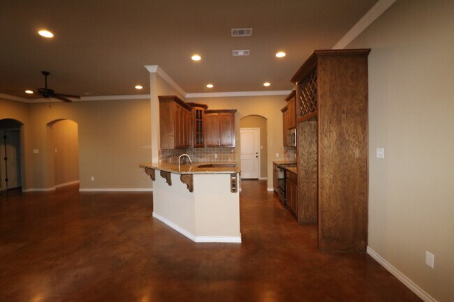 Building Photo - 4  Bedroom Single Famly Home -  Available ...