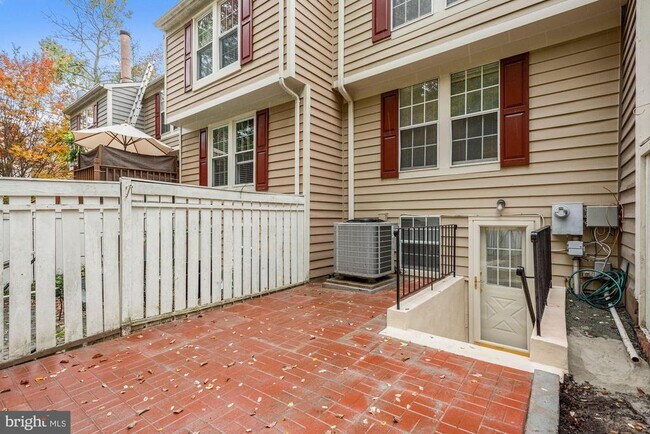 Building Photo - 1539 Woodcrest Dr