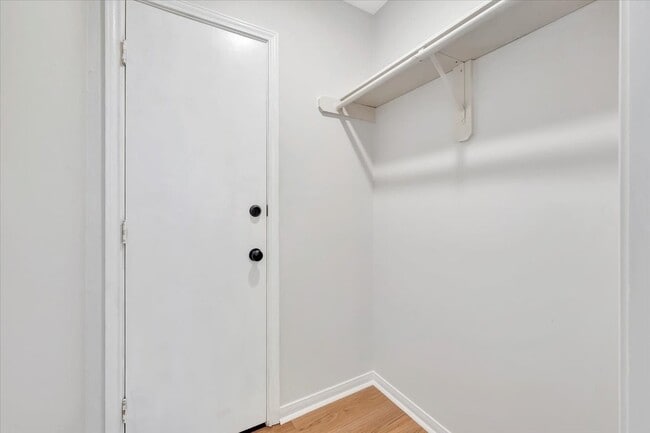 Building Photo - 15131 Cranbourne Dr