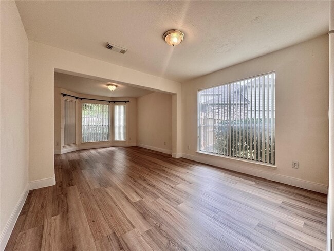 Building Photo - 8530 Regalbrook Dr