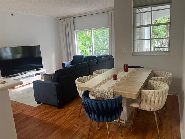 Building Photo - 3205 NE 184th St