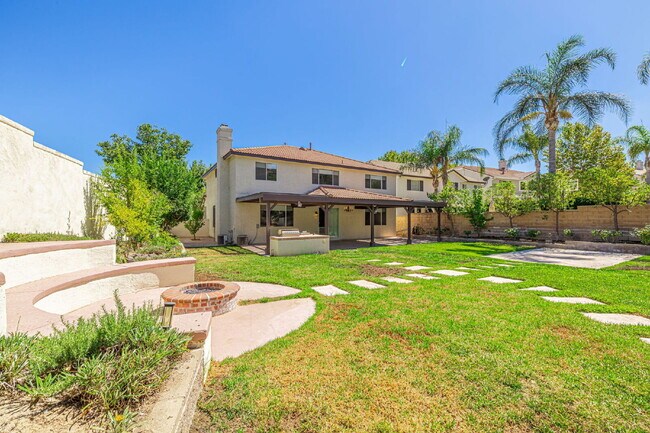Building Photo - Executive 5-Bedroom Pool Home with Dual Master Suites in Stevenson Ranch