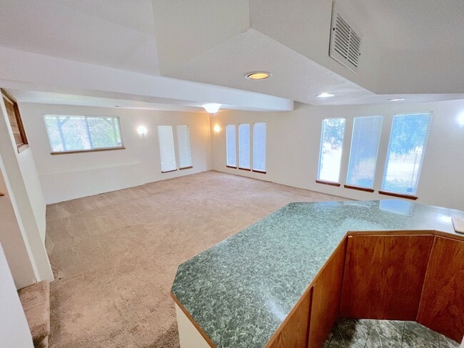 Building Photo - Spacious Upgraded Bothell/North Kirkland Home!