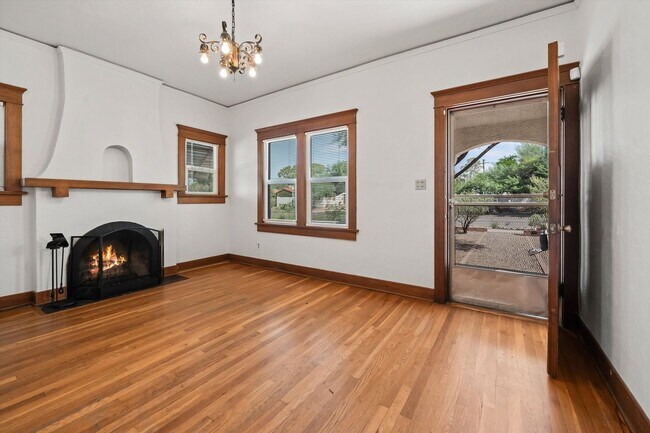 Building Photo - Pre- Lease August 2026 - UA Bungalow