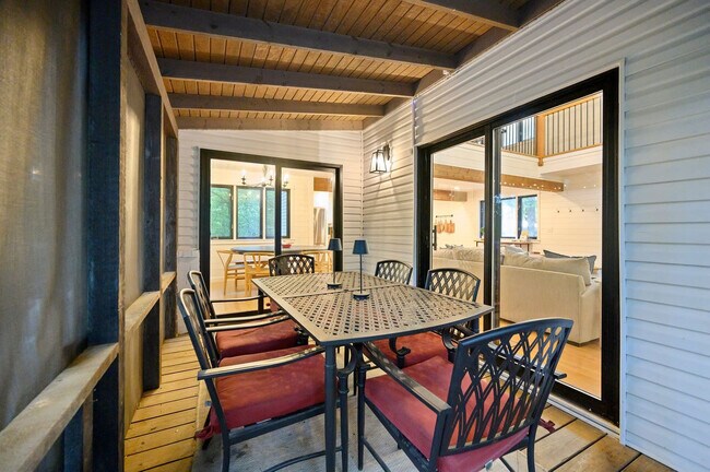 Building Photo - 47 White Pne Rd