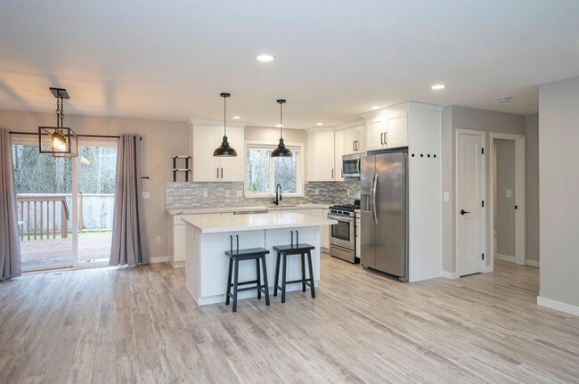 Building Photo - Spacious 3-Bedroom Home with Deck & Fenced Yard