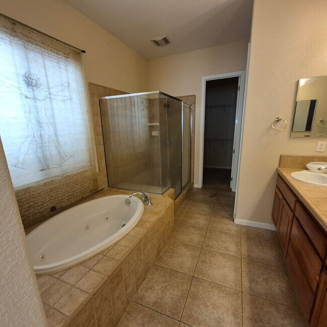 Building Photo - Spacious 3 Bedroom home with office in South Elk Grove.  Nice Home!