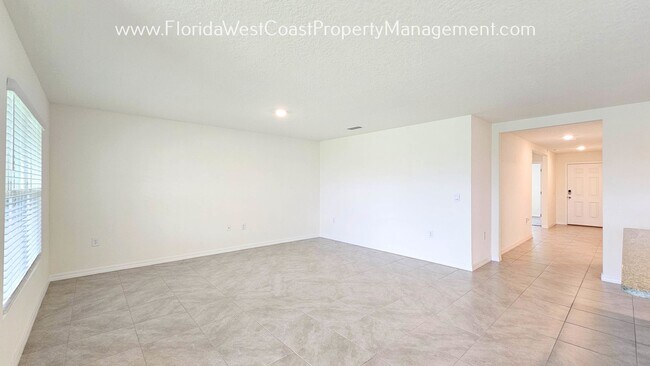 Building Photo - LOVELY 3 BEDROOM HOME WITHIN SILVERSTONE N...