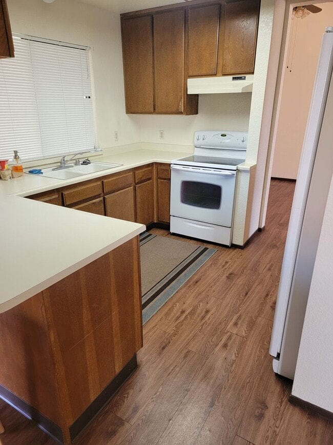 Building Photo - 3 bedroom 2.5 bath home