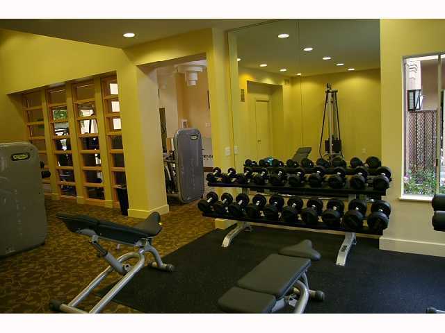 Building Photo - 2 Bedroom Upgraded Condo Close to UCSD