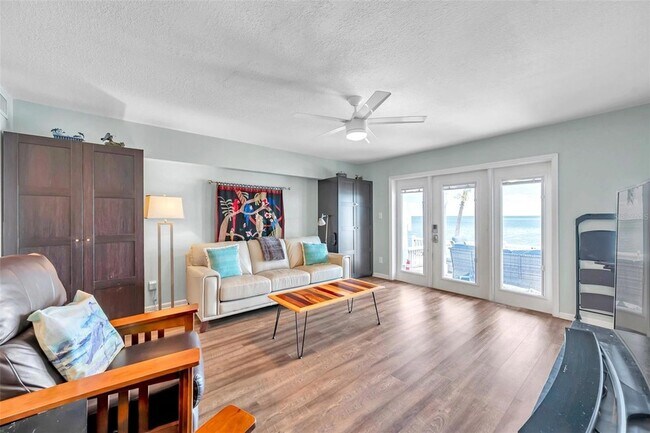 Building Photo - 4768 Coquina Key Dr SE