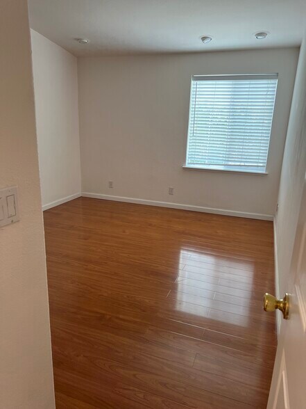 Building Photo - 1131 Mohawk