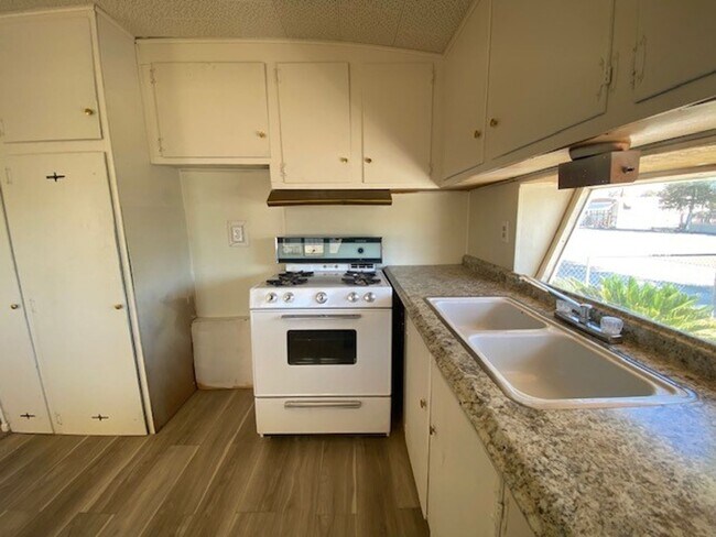 Building Photo - 2 BR Willow Beach with BOAT/RV Marina Membership available!