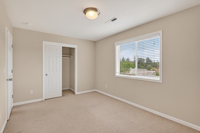 Building Photo - 2623 SE 109th Ave