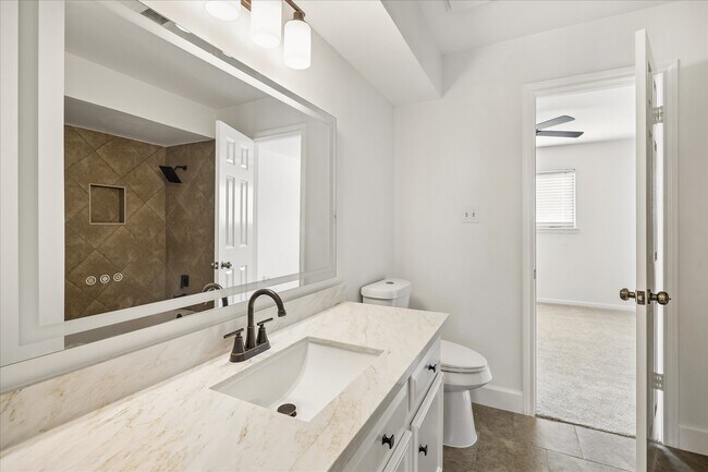 Building Photo - 15823 Pebble Bend Dr