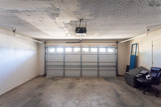 Building Photo - 4614 Spring Shadow Dr