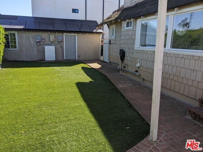 Building Photo - 4547 W 16th Pl