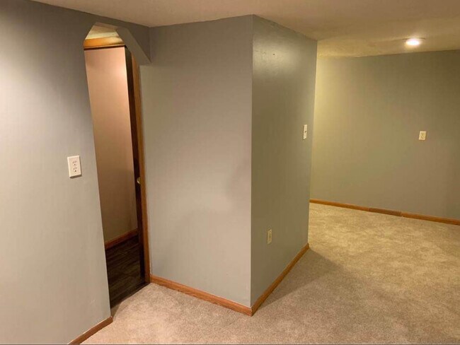 Building Photo - 1732 Ridgebury Dr