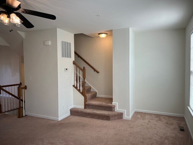 Building Photo - 1253 Elderslie Ln